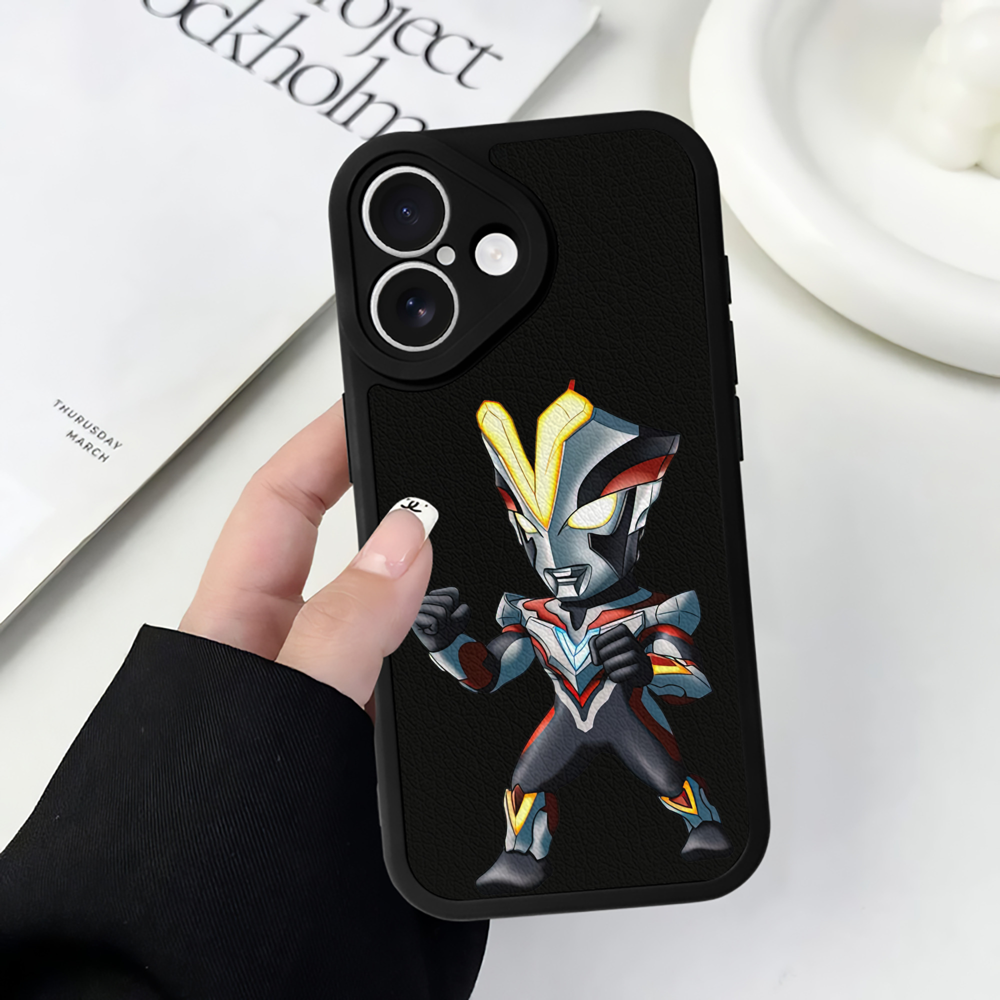 （画像用） ウルトラマン Ultraman 【iPhone 16シリーズ対応】シリコンスマホケース（レザー調） 材質：シリコン